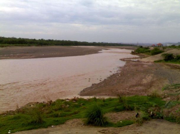 1200px-Ghaggar_river_in_Panchkula